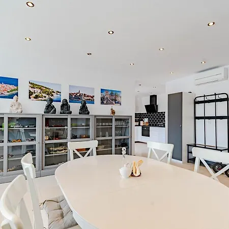 Suartini Apartment *
