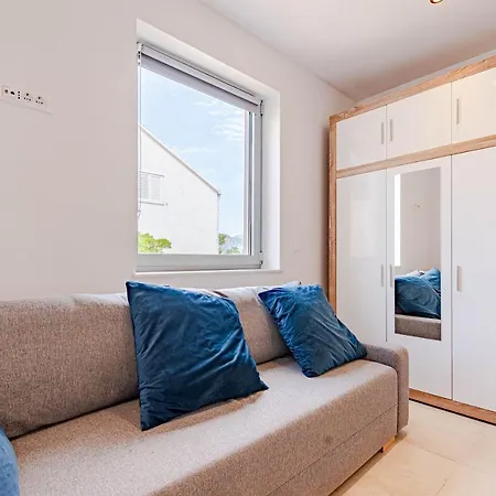 Suartini Apartment Racisce